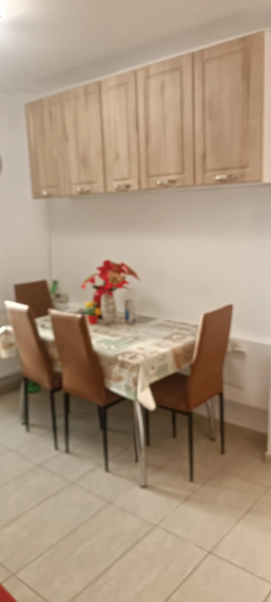 închiriez apartament 