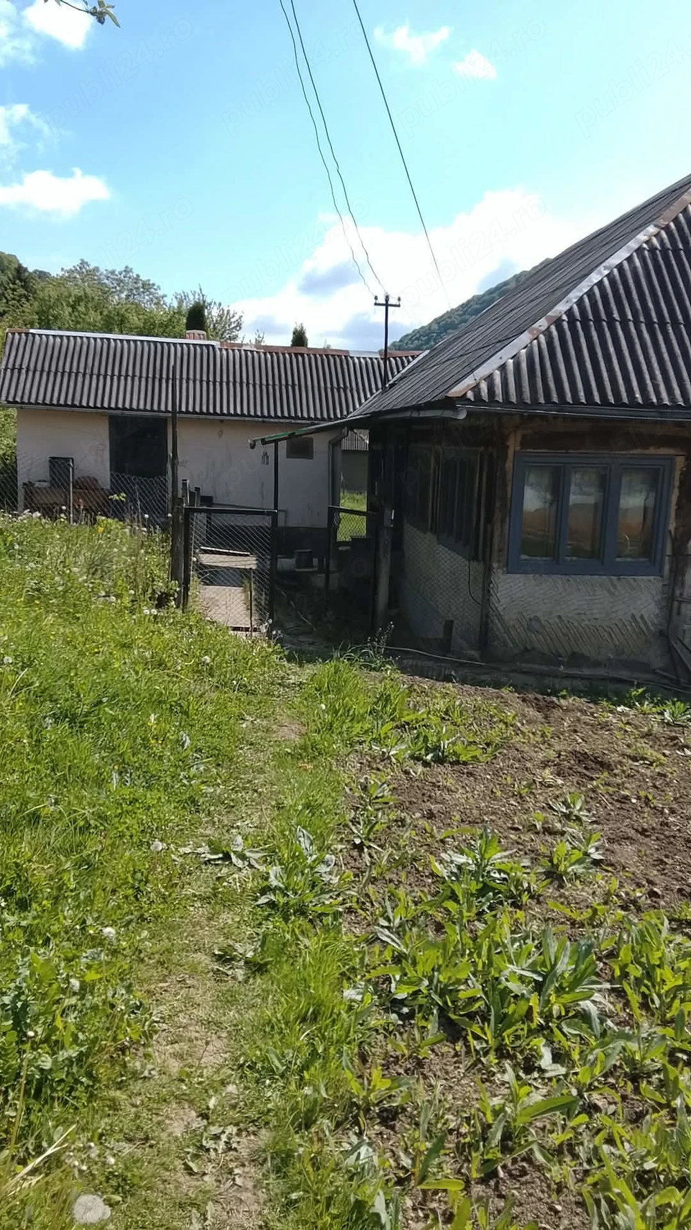 Vând casa zona liniștită 