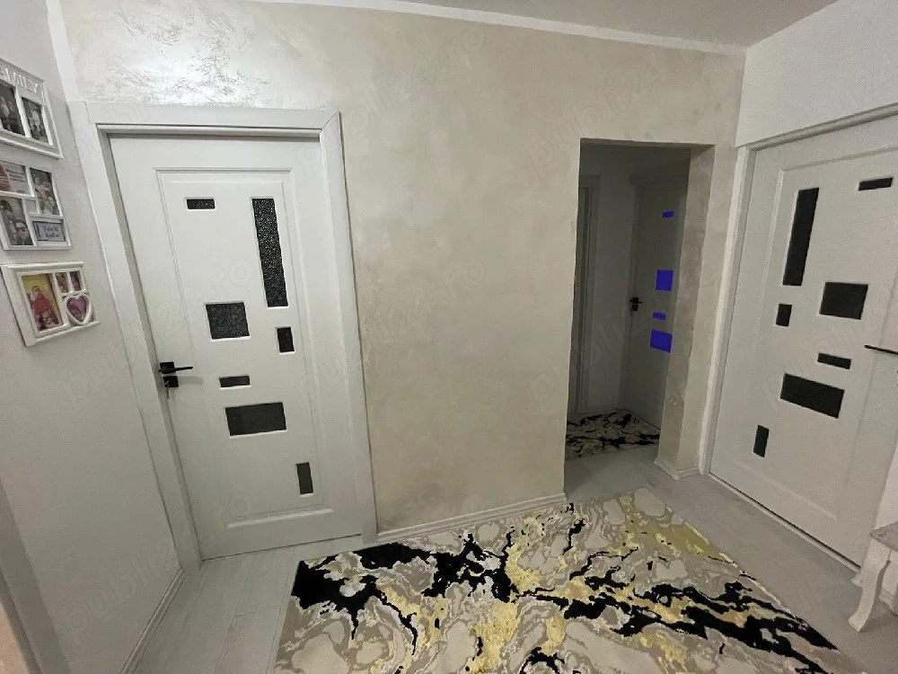 Vand Apart cu 3 Cam ,Decomandat ,et.3 ,Ultracentral ,84.900 Euro neg 