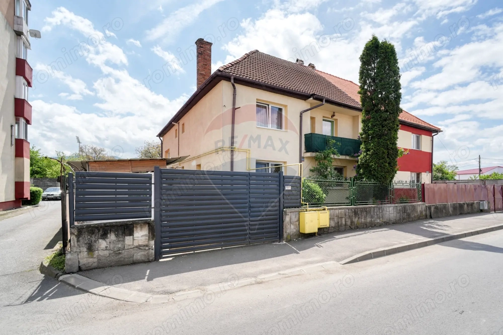 Casă / Vilă cu 6 camere de vânzare în zona Bartolomeu