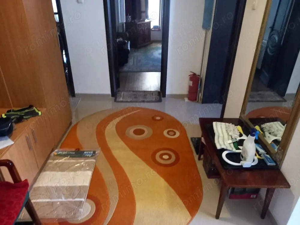 BRASADAS vinde casa cu etaj 5 cam in zona Titulescu.