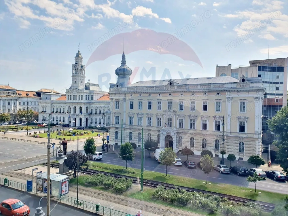 Apartament spatios de vanzare in Palatul Neuman, ultracentral.