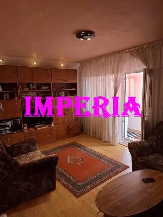 Apartament cu 4 camere zona Scoala 8 etaj 3