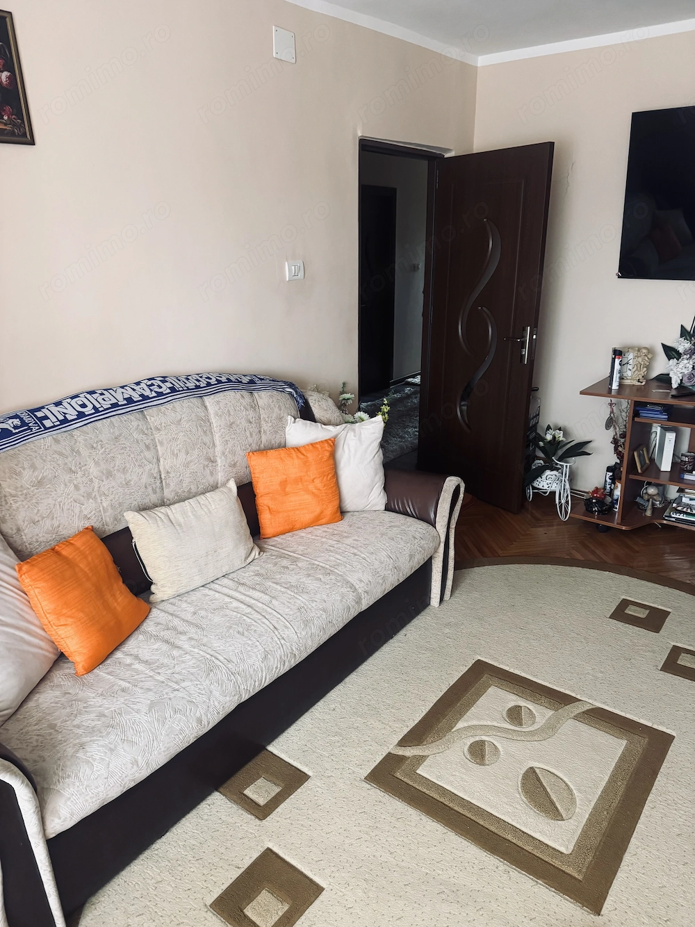 Vand 2 camere modelul mare plus pozitie foarte buna!