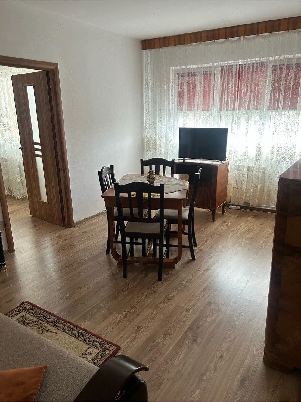 PROPRIETAR vând apartament 2 camere semidecomandat,ultracentral ( George Apostu ),Bacau.