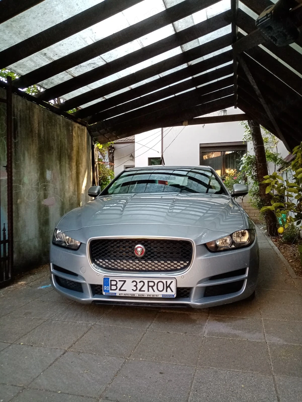 Jaguar XE achizitionata de noua din reprezentanta Jaguar prima inmatriculare 2019  variante-schimb 