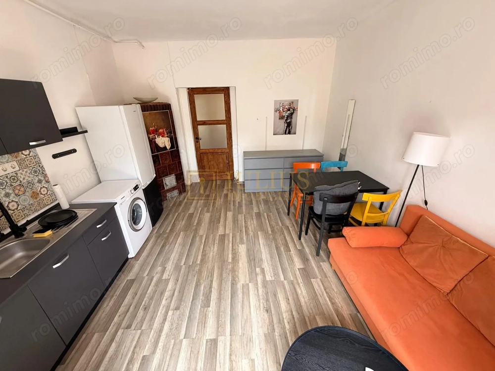 2 camere| apartament la casa-curte comuna| loc de parcare| centrala proprie|