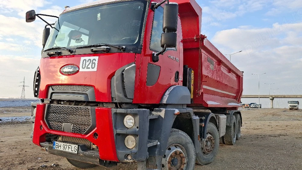 autobasculante 8x4 