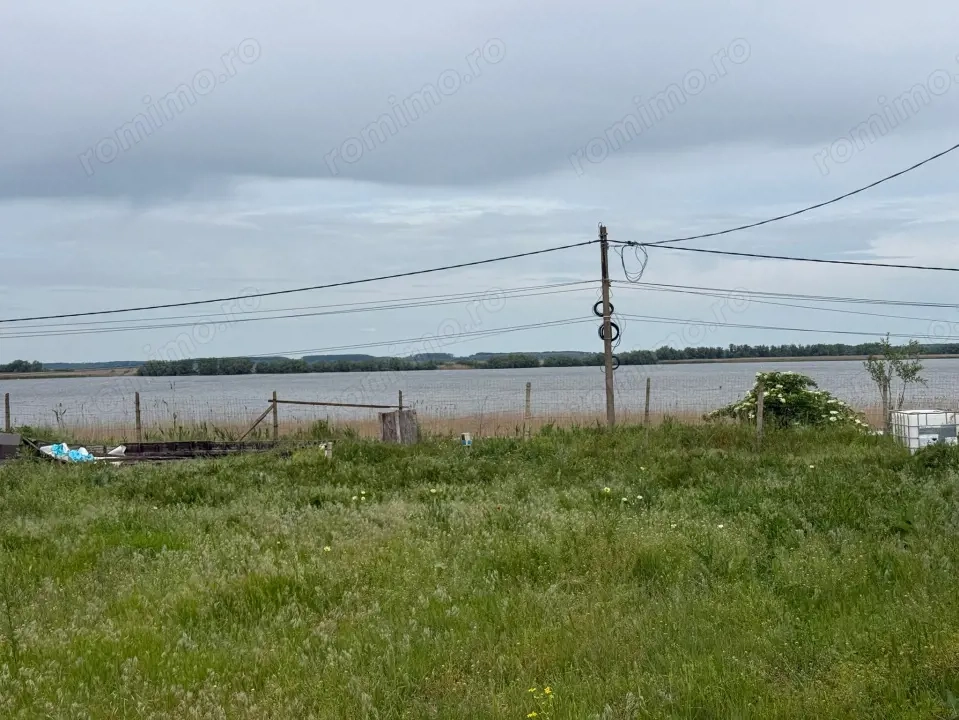 Baltag - teren intravilan, 730 mp cu vedere la lac, utilitati