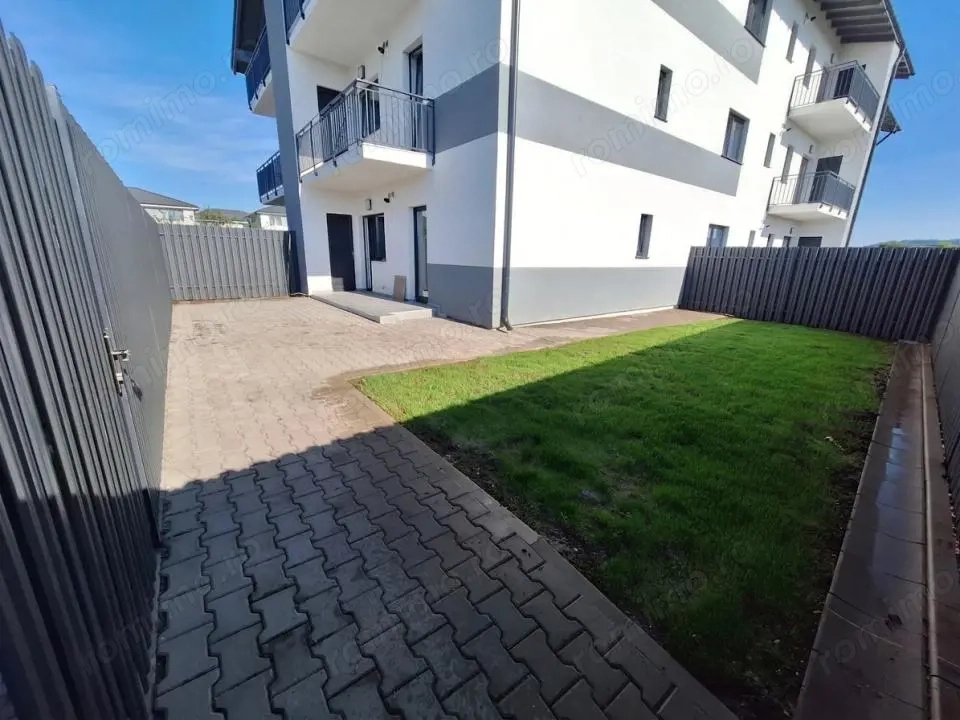 De vanzare apartament 2 camere si curte proprie 90 mp