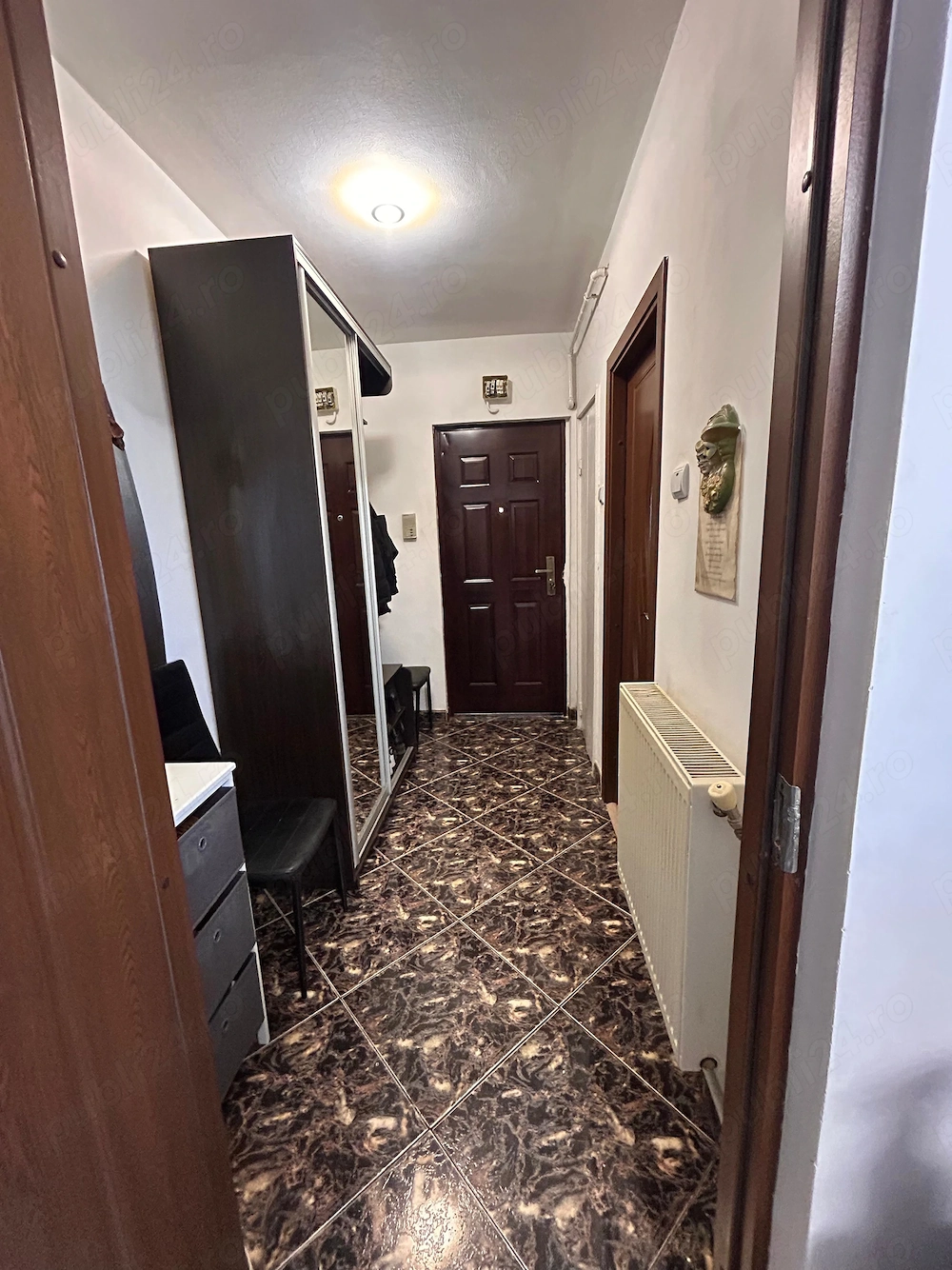 Vând apartament semidecomandat 2 camere