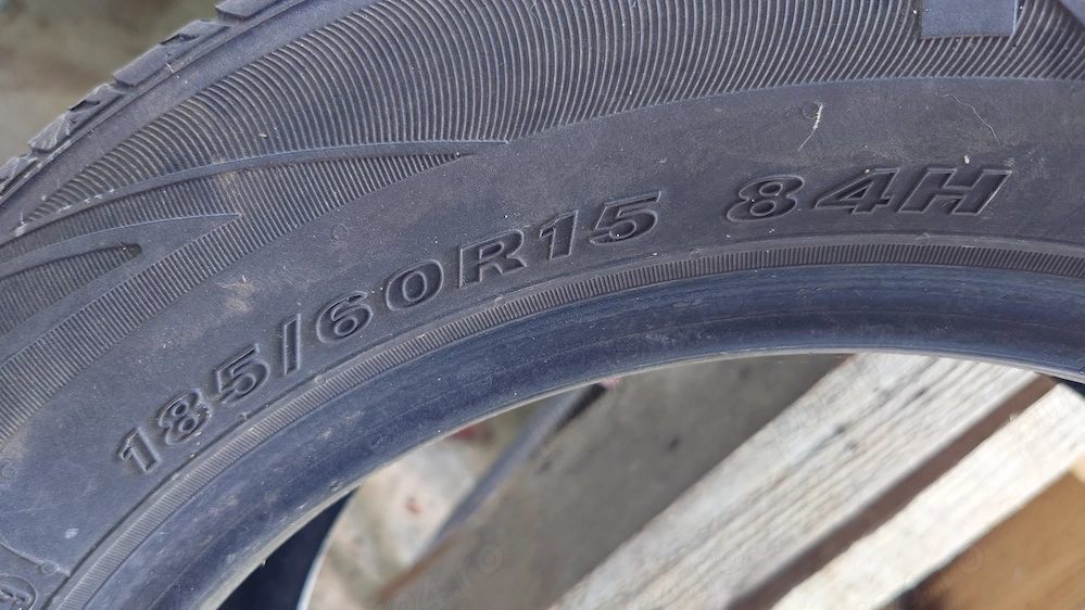 Vând 2 buc cauciucuri de vara 185/60 R15