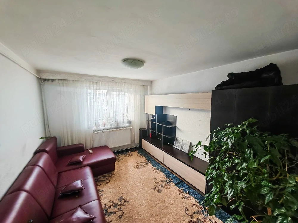 Proprietar , vand apartament 3 camere 