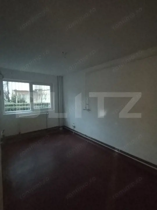 Spatiu comercial 3 camere decomandat Micro 4