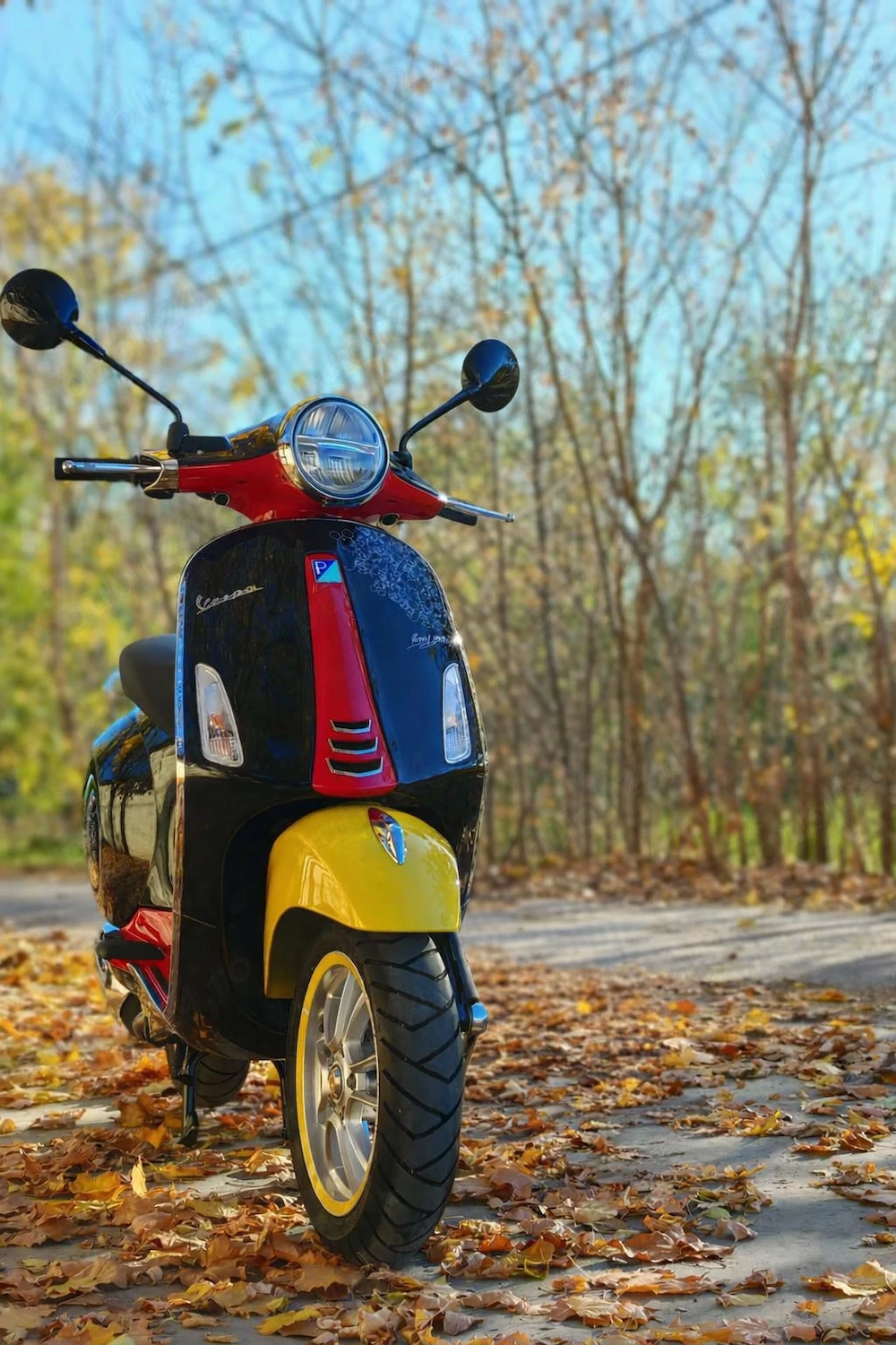 Vespa Primavera Disney Mickey Mouse Edition