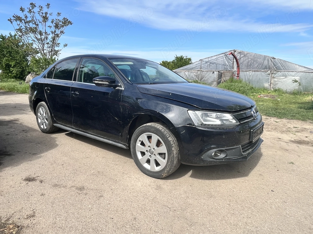 Dezmembrez jetta hybrid 2013