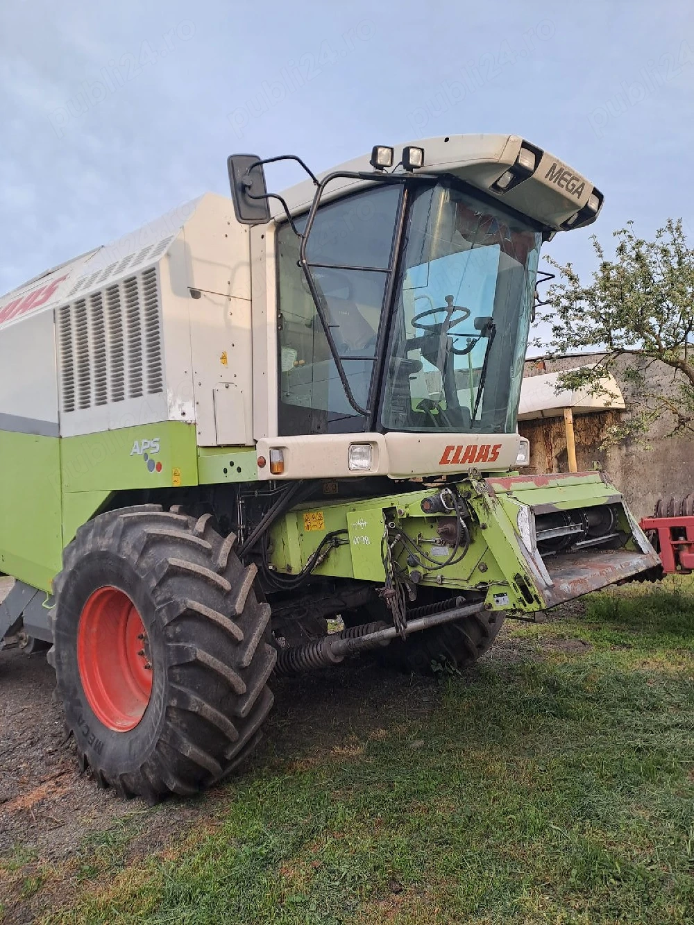se vinde tractor 
