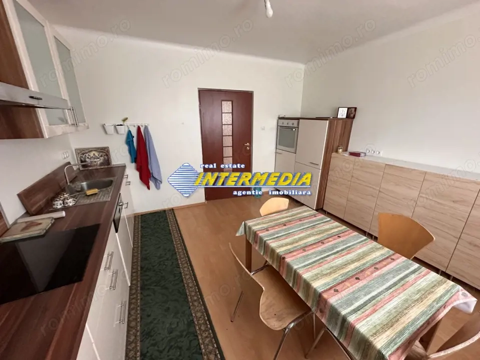 Casa vanzare cu 4 camere finisata teren aferent 2500 mp la 10 km de Alba Iulia
