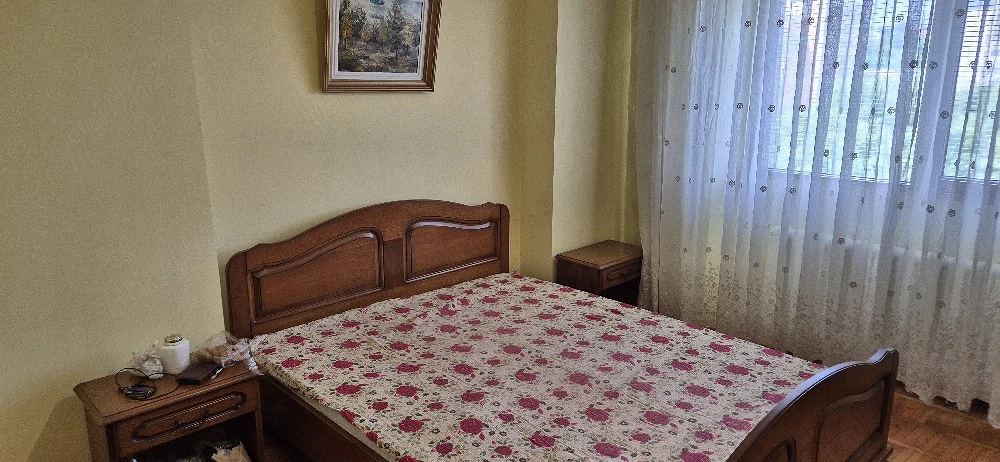 Închiriez apartament 3 camere