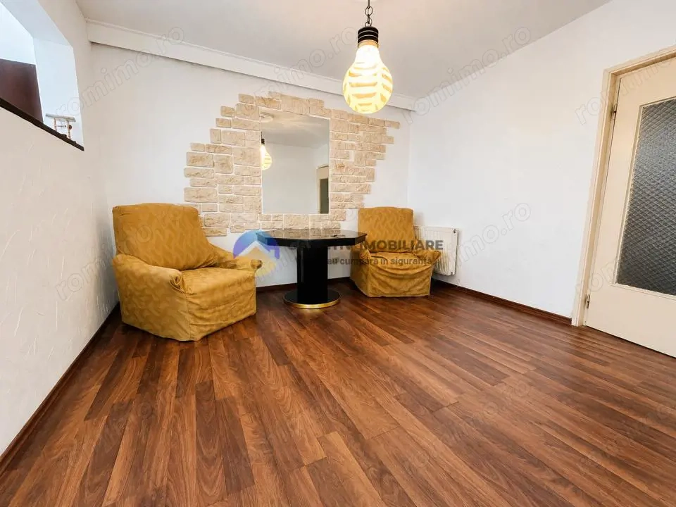 Apartament 4 camere cu 2 bǎi - Bulevardul TRAIAN , Piatra Neamt 
