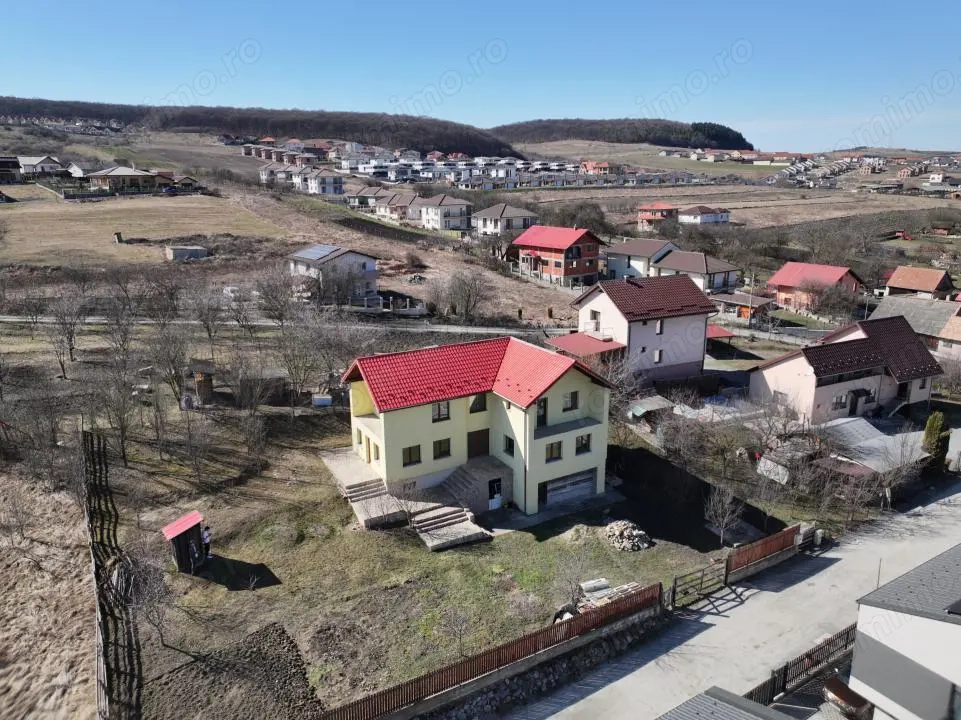 Casă individuală pe 1000 mp teren la preț de duplex:  Strada Iris, Chinteni