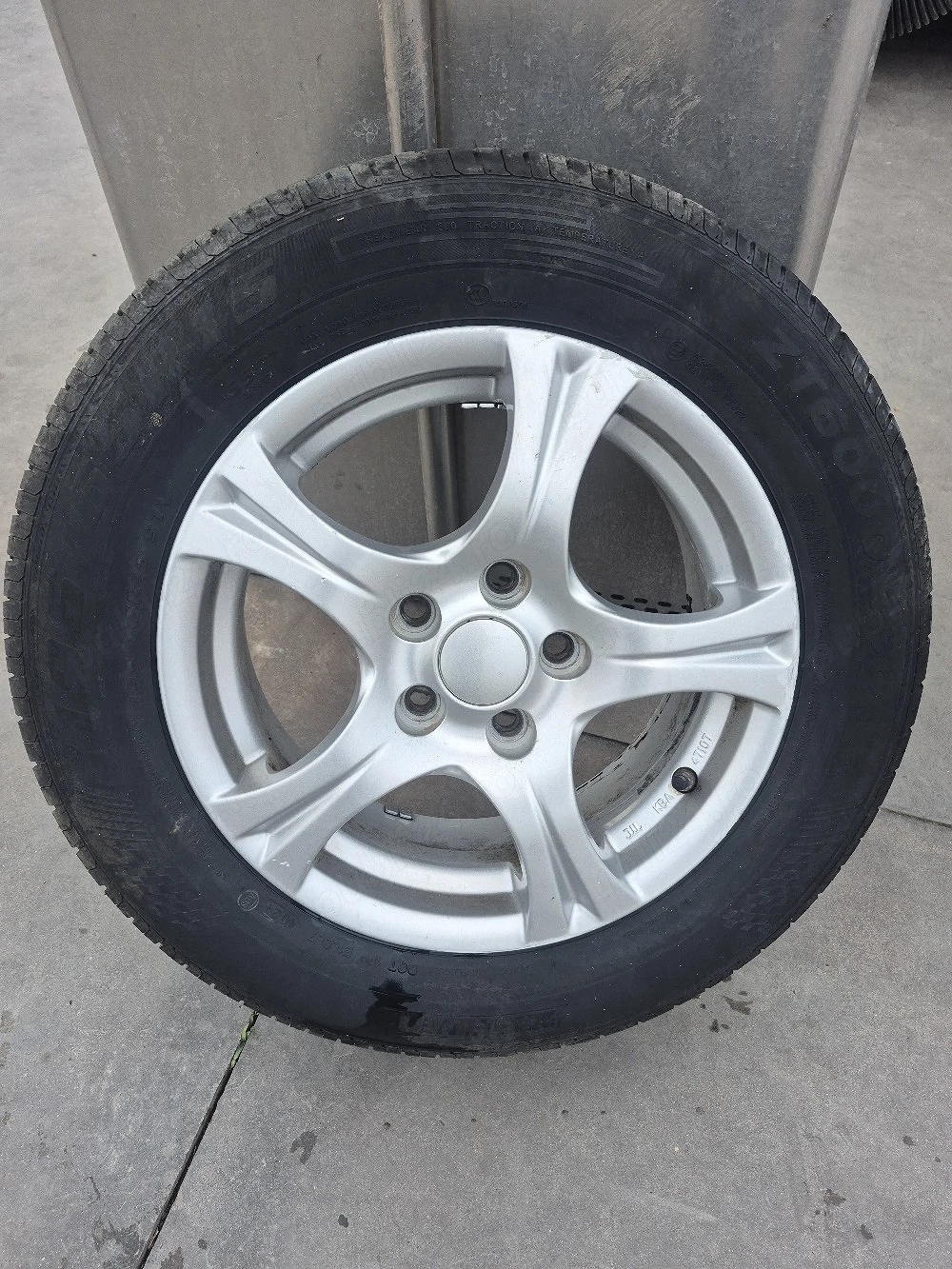 Jante Aliaj 195/65/15 5x108 pt Ford Focus etc, cu cauciucuri vara