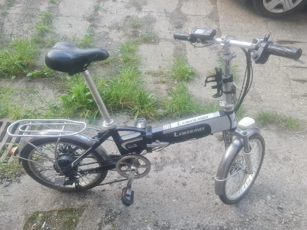 Bicicleta electrica cu acceleratie pliabila