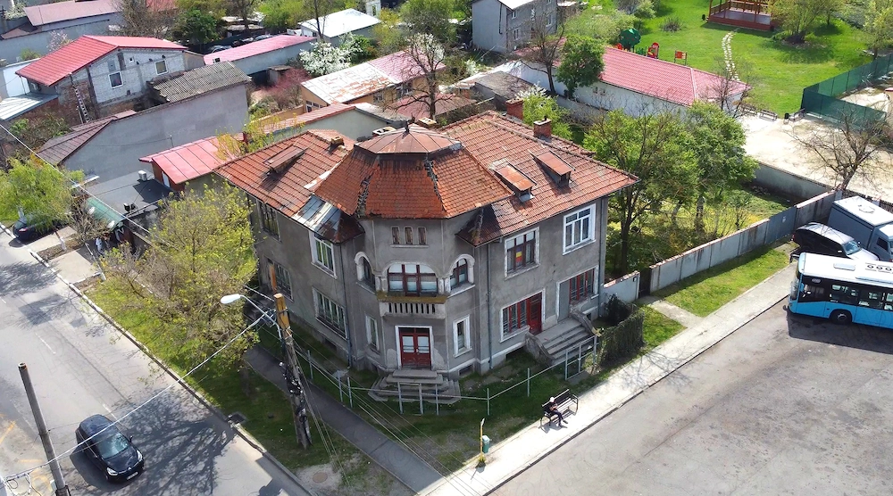 Casă cu teren în Giulești-Sârbi, Sector 6   270 mp utili, curte, garaj