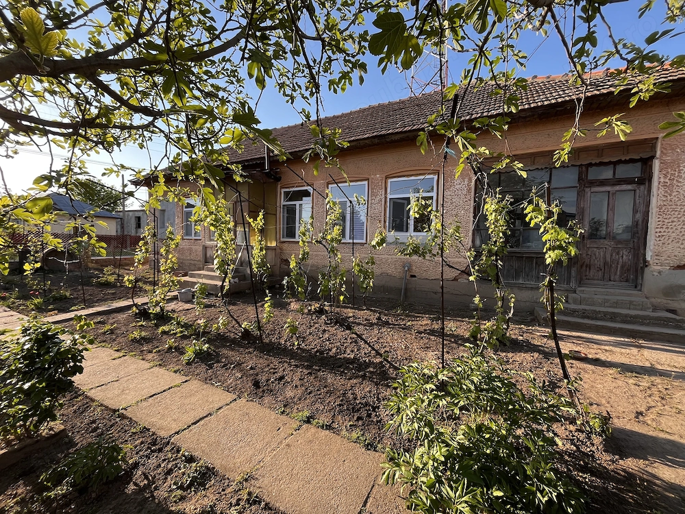 Casa spațioasă de vânzare 
