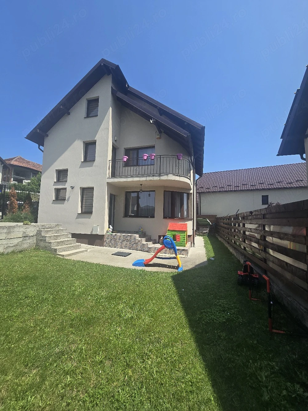 Casa moderna de vanzare   Aleea Viilor, Stefanesti (strada privata)