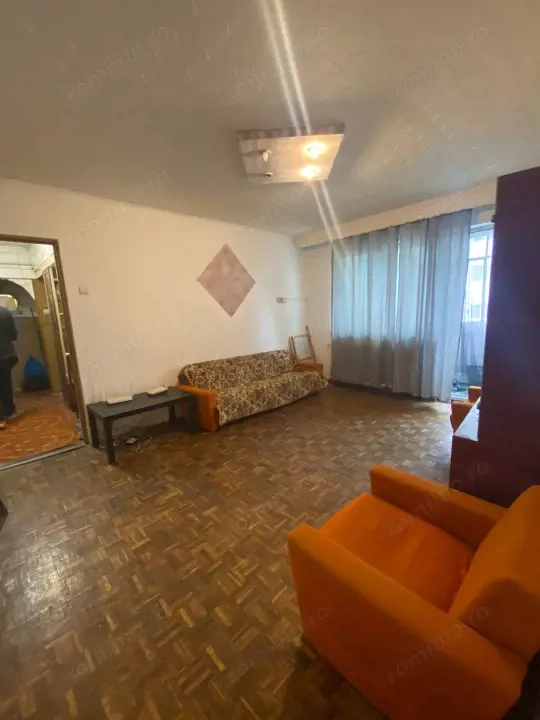 Apartament 3 camere, 65mp, decomandat, zona Racheta