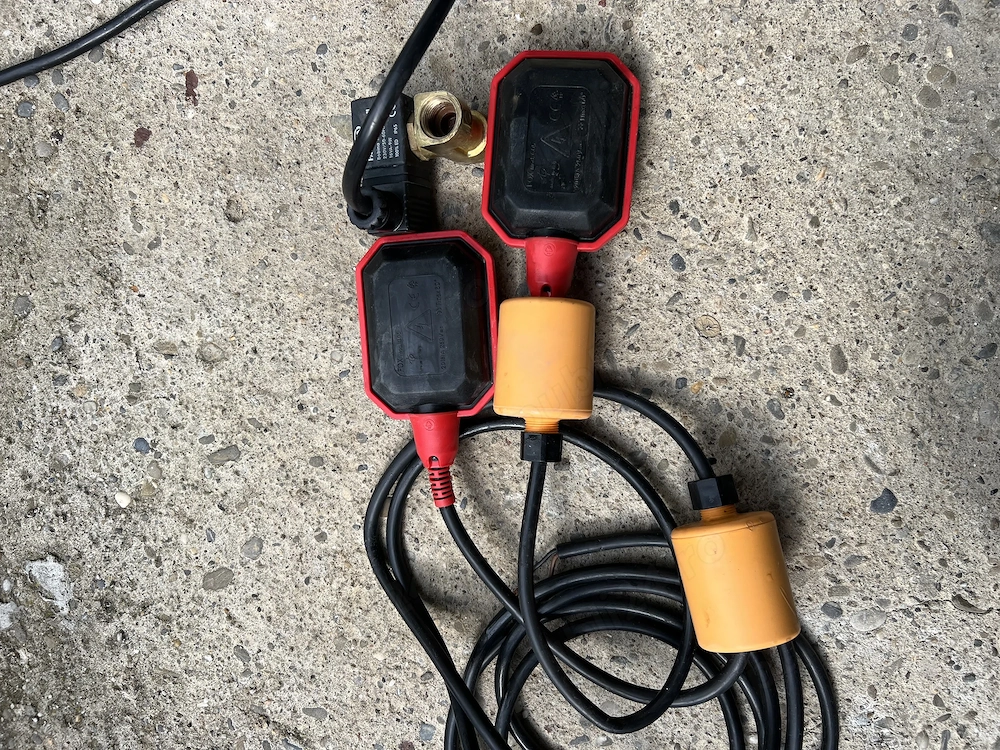 Vand sistem plutitoare cu electrovalva