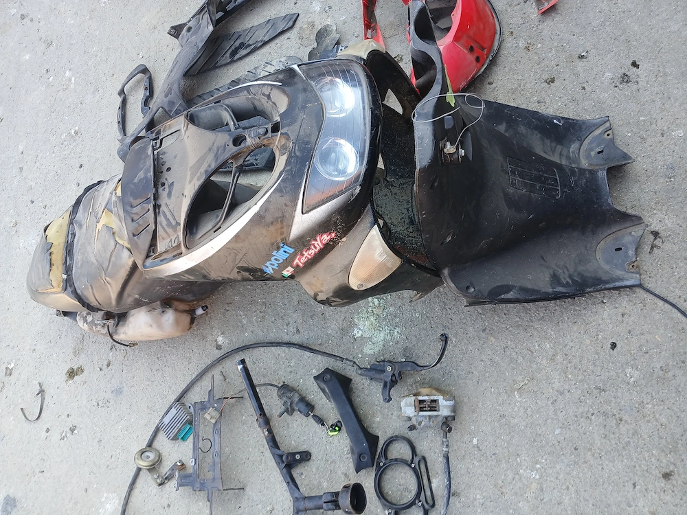 Vând piese scuter aprilia sr 50