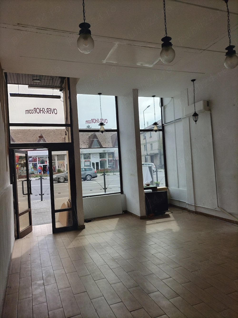 Închiriez   spațiu comercial central 