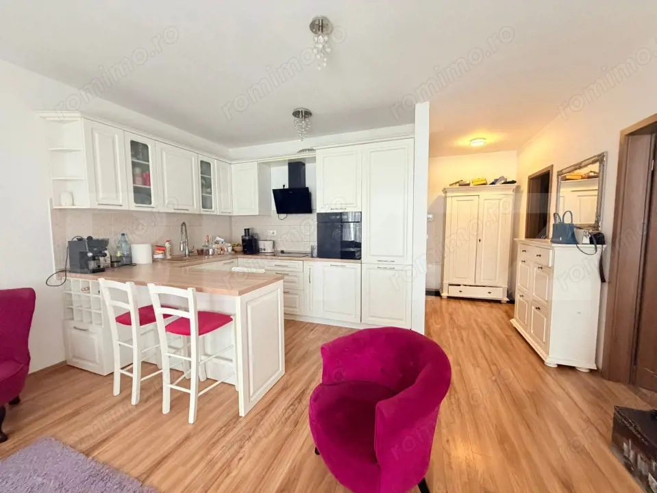 Apartament cu doua camere, etaj intermediar, parcare inclusa in pret, Buna Ziua!