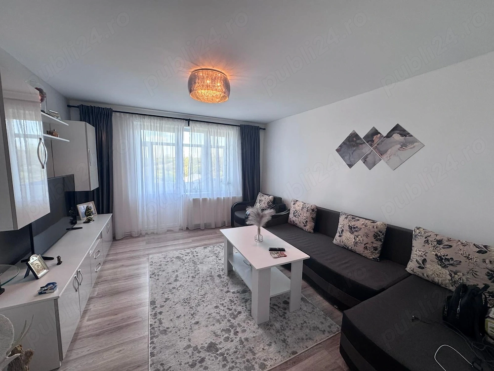 Apartament cu 4 camere decomandat 