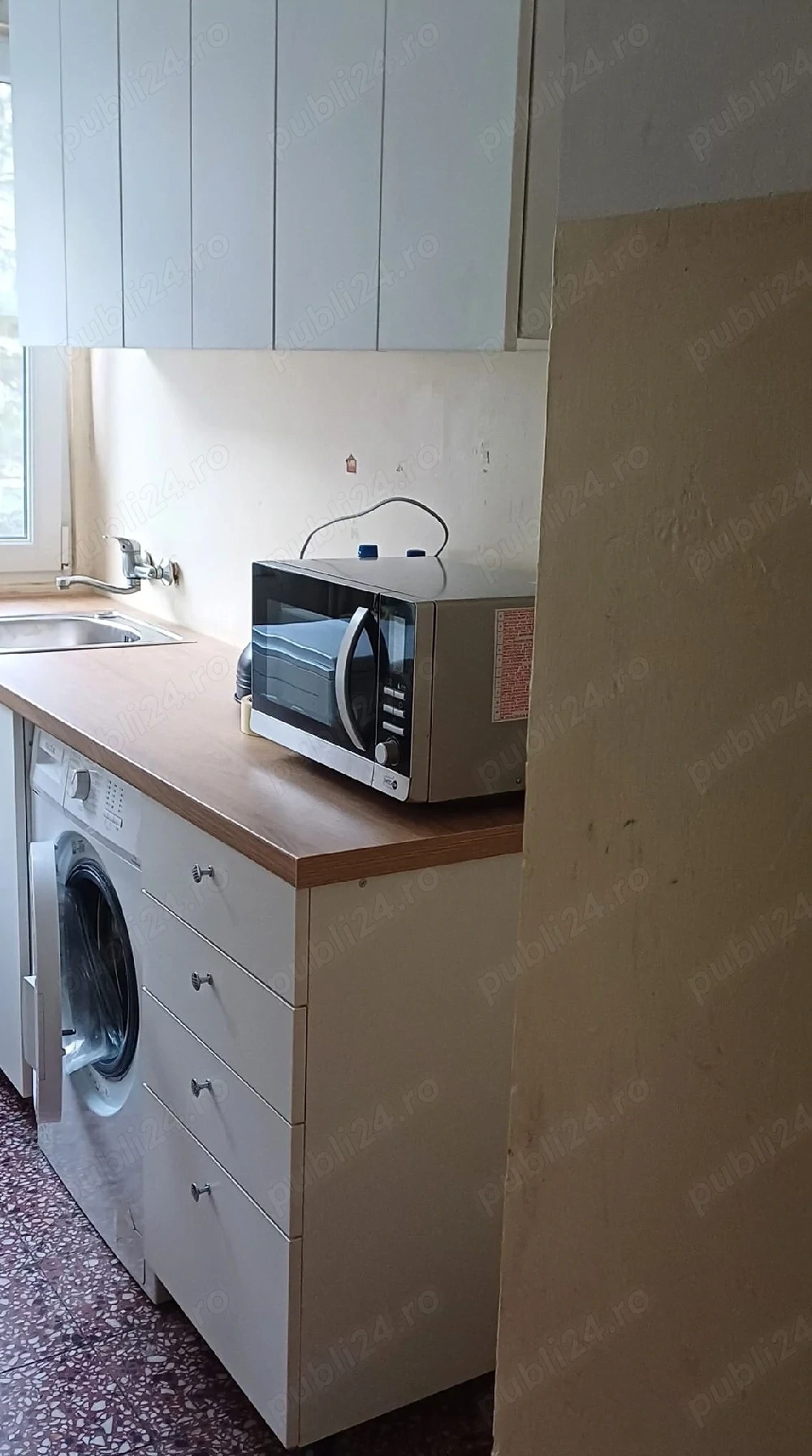 Apartament cu 2 camere în zona Circumvalatiunii-Dacia etaj 1 boxa C.F.
