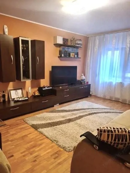 Apartament spațios, 2 camere decomandate, etaj 1, zona Piața Centrală