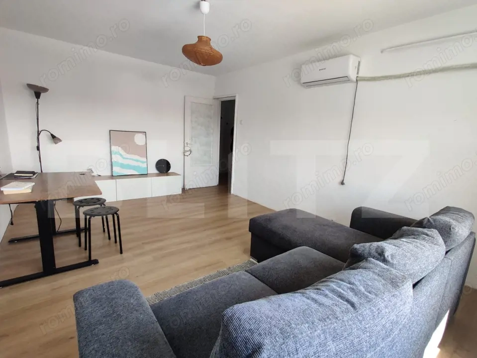 Apartament 3 camere, 65 mp, 2 bai, balcon deschis, zona Decebal 