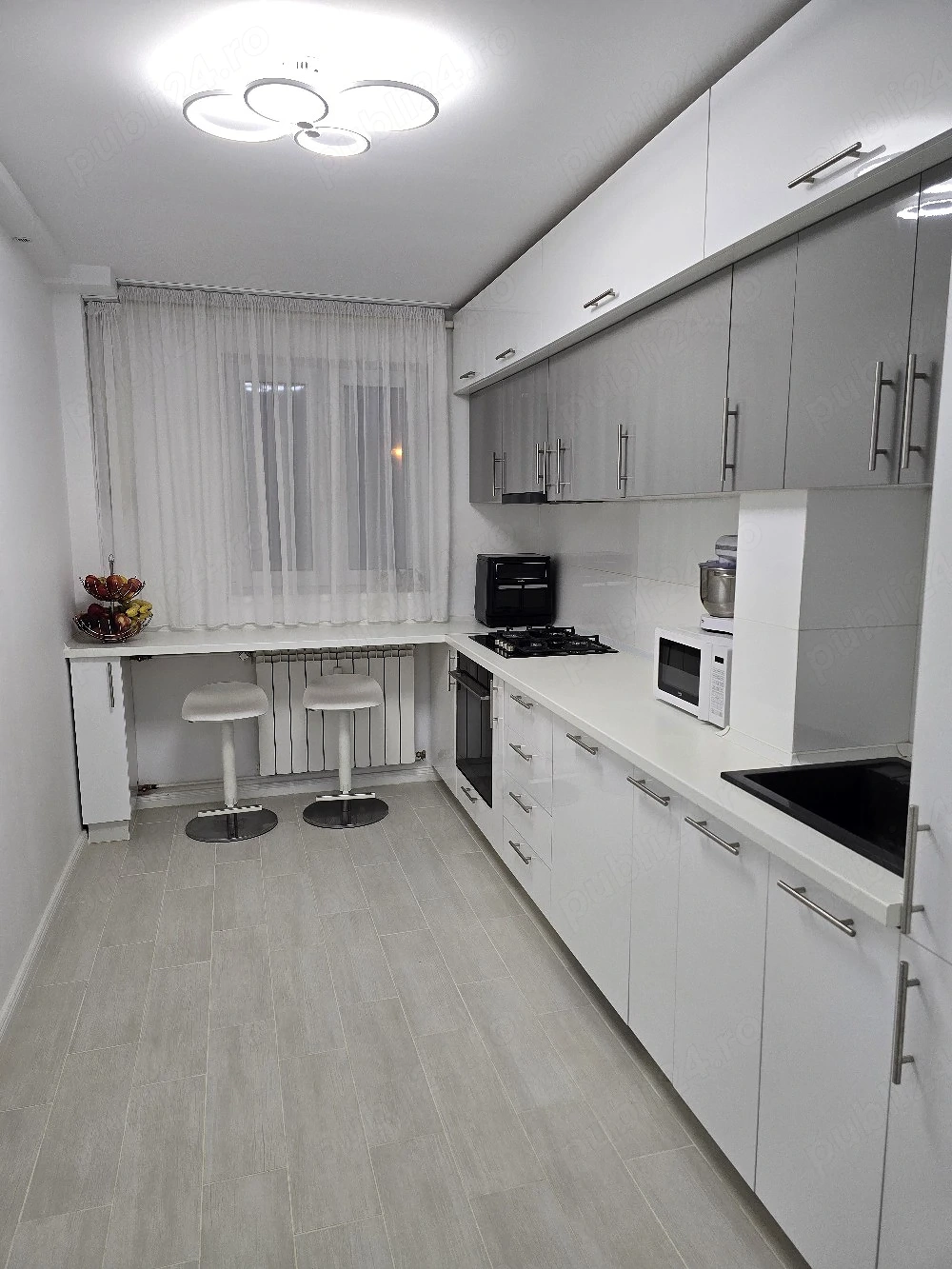 Vand apartament 4 camere