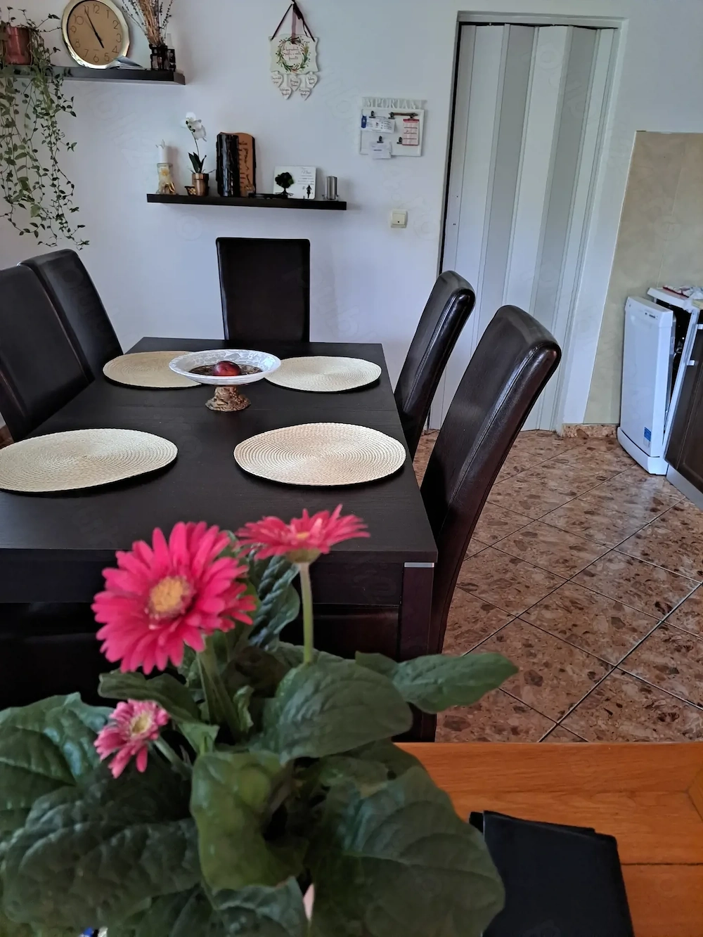 Vând casa deosebita la preț de apartament 