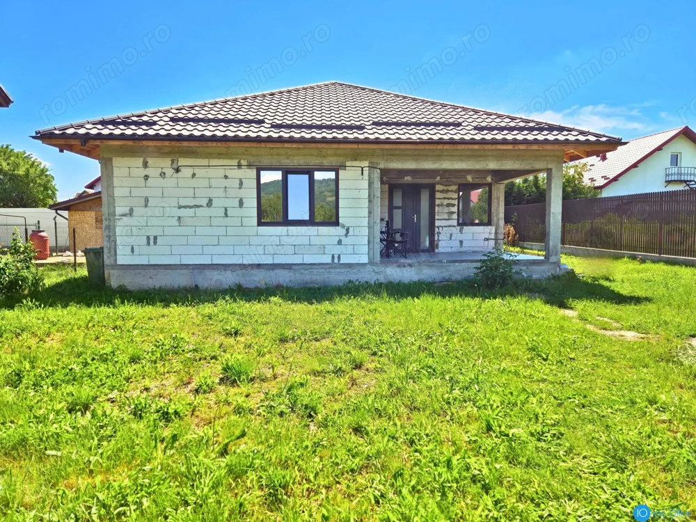 CASA PE PARTER IN BUJORENI - LINISTE, CURTE SI VEDERE SPRE VF. COZIA