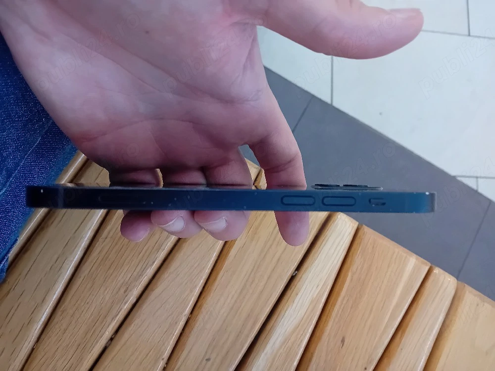 Vand iphone 11 pentru piese