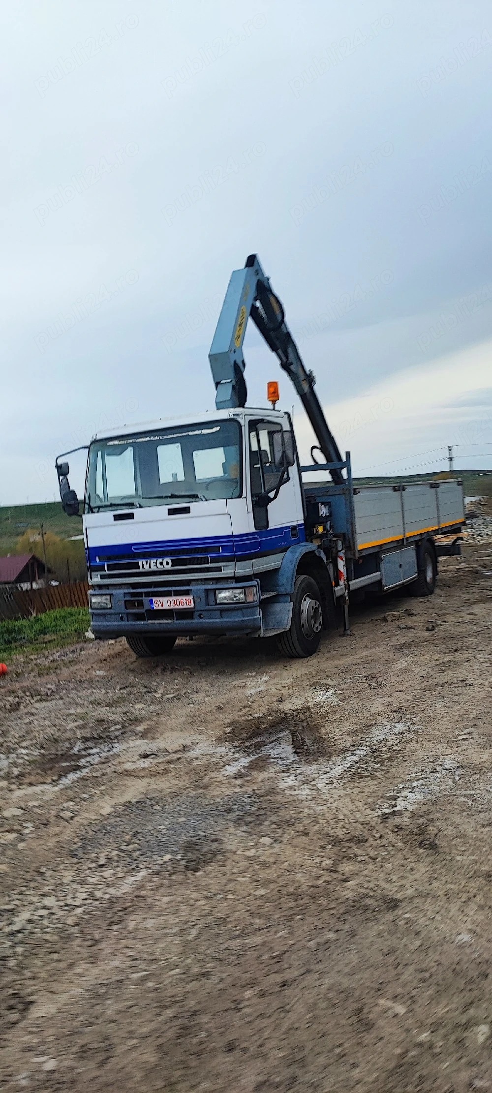 vand camion iveco eurocargo 150e18 cu macara