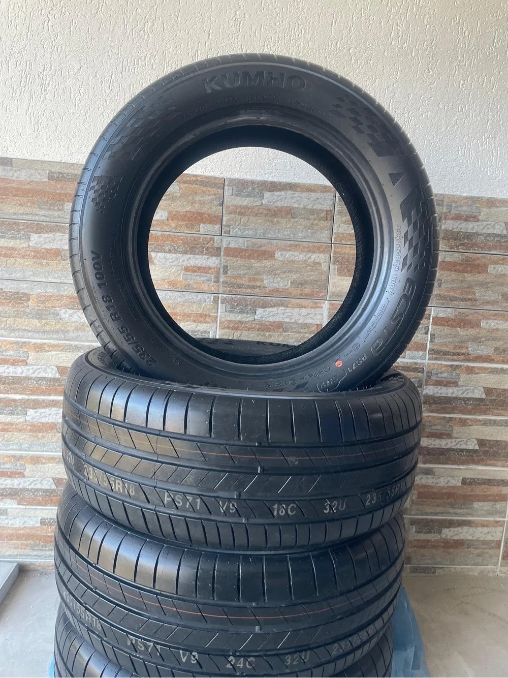 Anvelope 235 55 R18 Vara Kumho