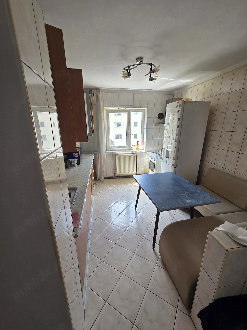 Inchiriez apartament