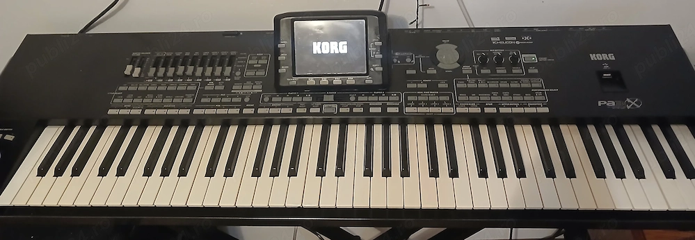 Vând orga Korg