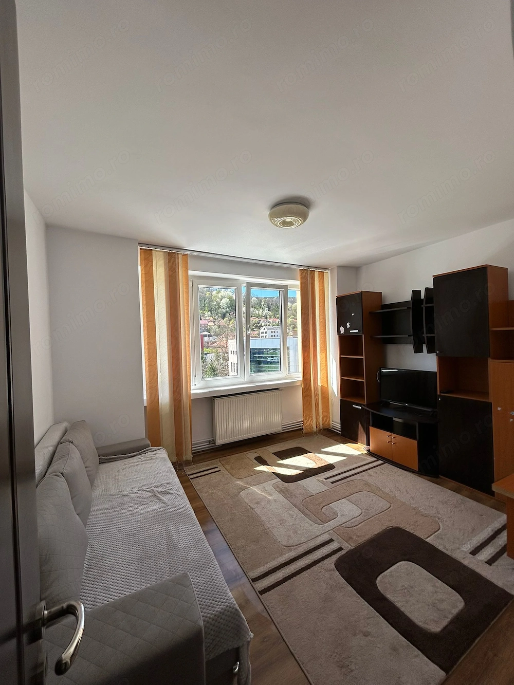 Închiriez apartament 2 camere  confort 1 decomandat în Centru