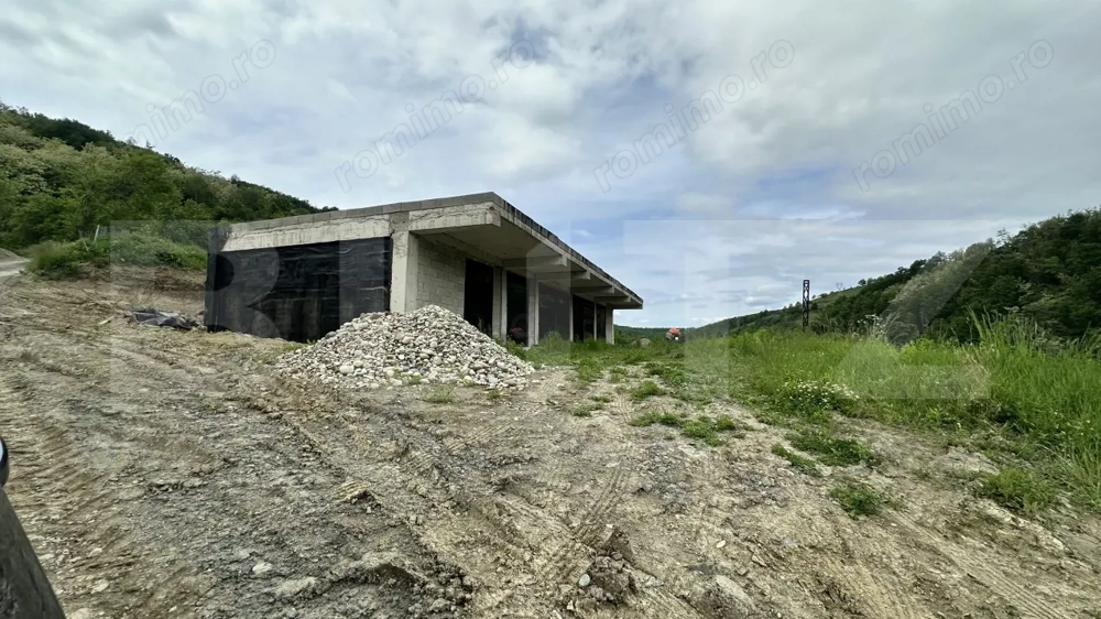 Casa la gri 159 mp, teren 16.418 mp, zona Dumbrăvița-Hunedoara 