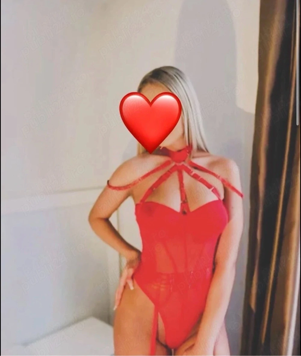 Blondă sexy! Aici pentru plăcerea ta...
